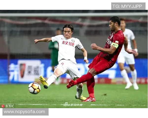 三大足球巨星助力豪门崛起六大球员引领新世纪足坛潮流 三大足球巨星助力豪门崛起六大球员引领新世纪足坛潮流