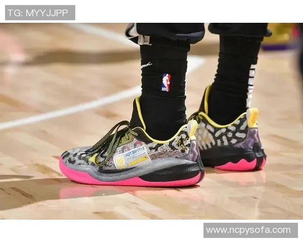 全黑足球鞋推荐:为球星加持的低调奢华与卓越性能选择